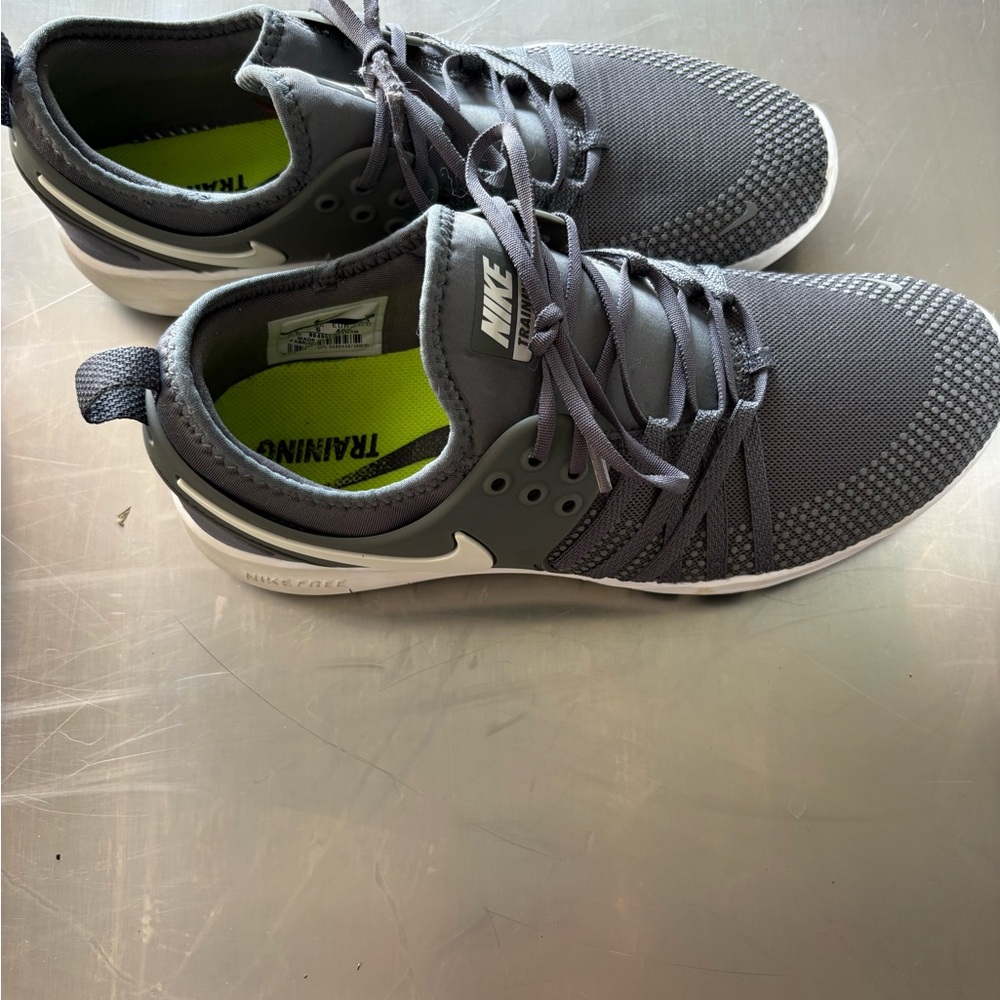 Nike Charcoal Gray Running Shoes - Picture 3 of 7